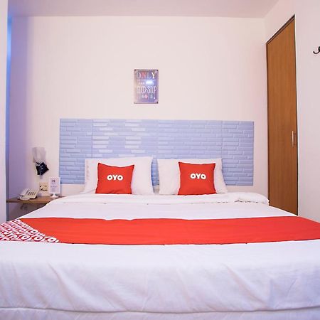 Oyo 43963 T Signature Hotel Petaling Jaya Bagian luar foto