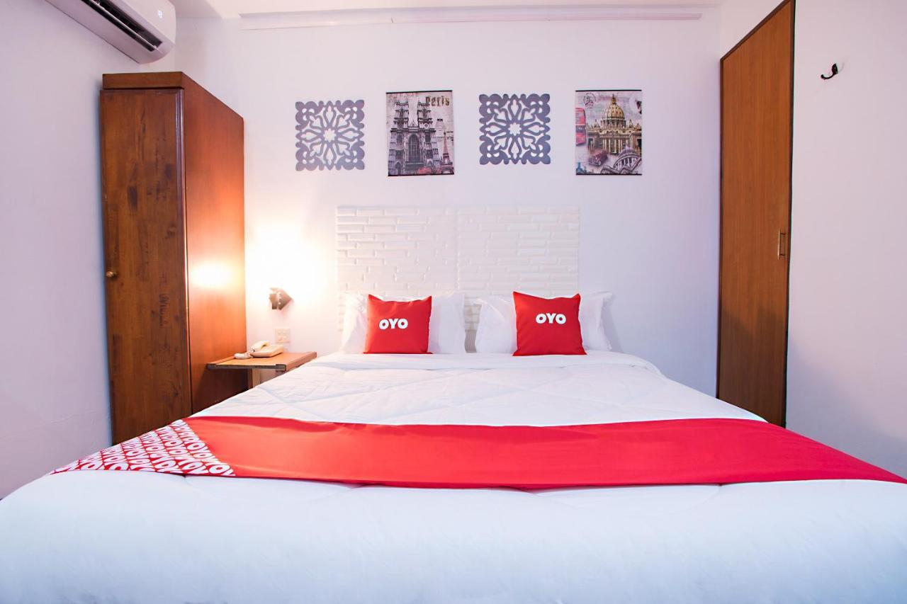 Oyo 43963 T Signature Hotel Petaling Jaya Bagian luar foto
