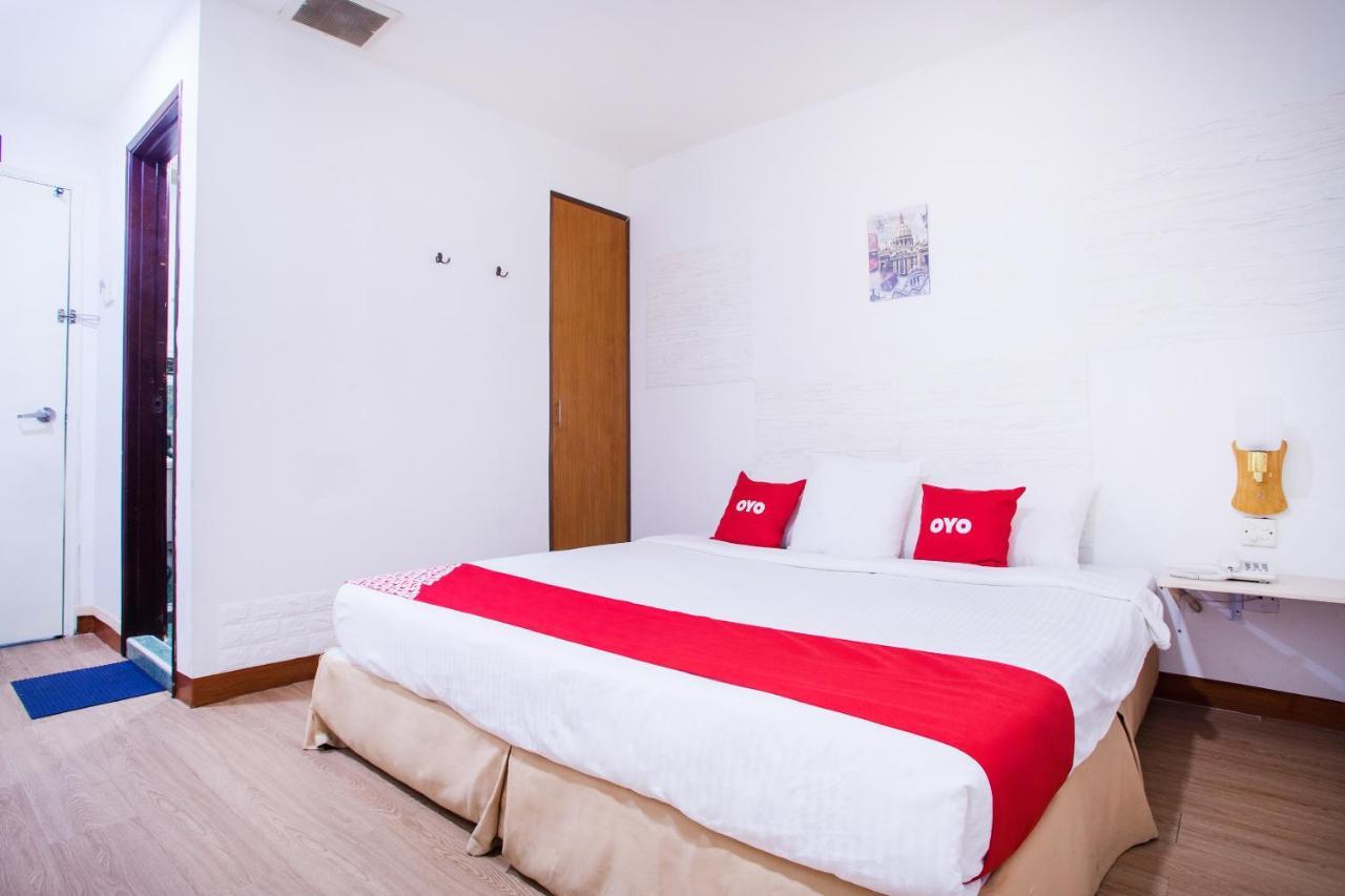 Oyo 43963 T Signature Hotel Petaling Jaya Bagian luar foto