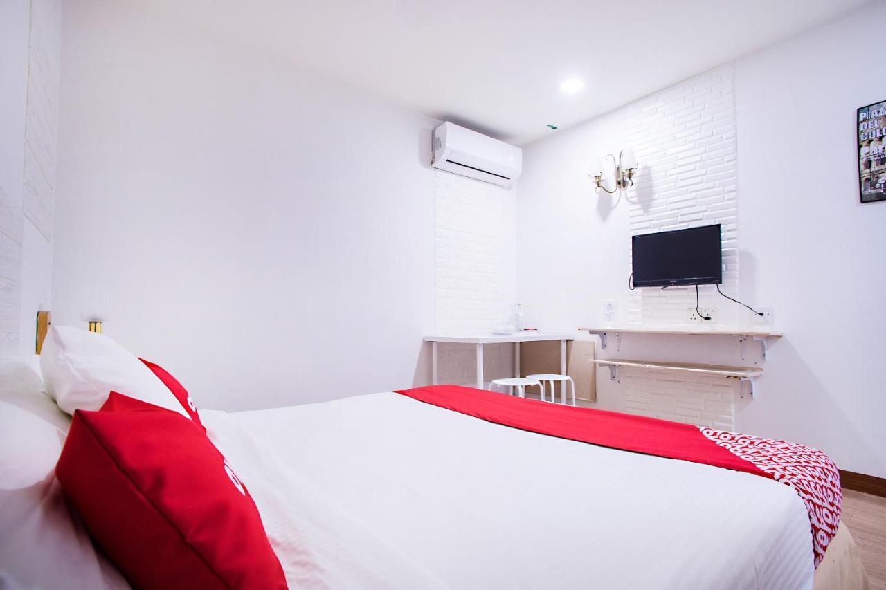 Oyo 43963 T Signature Hotel Petaling Jaya Bagian luar foto