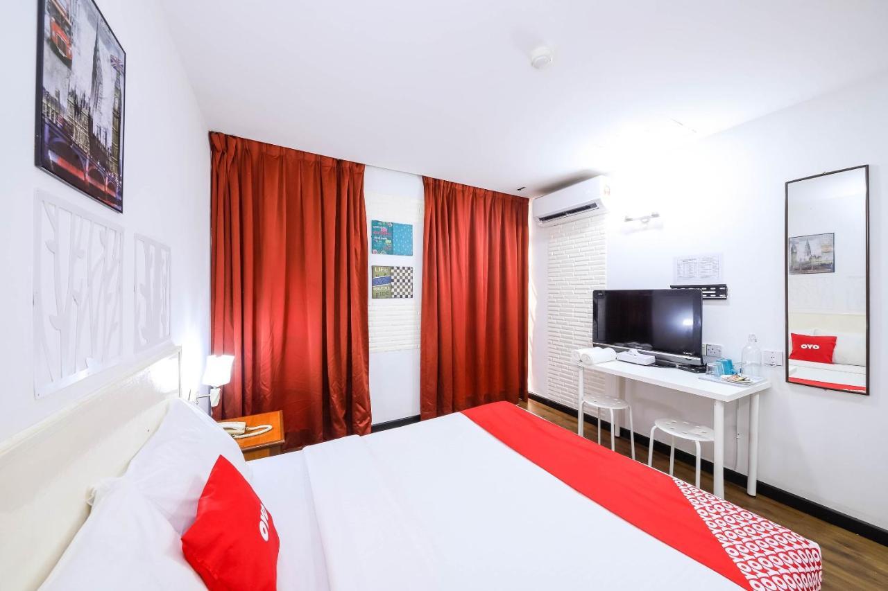 Oyo 43963 T Signature Hotel Petaling Jaya Bagian luar foto