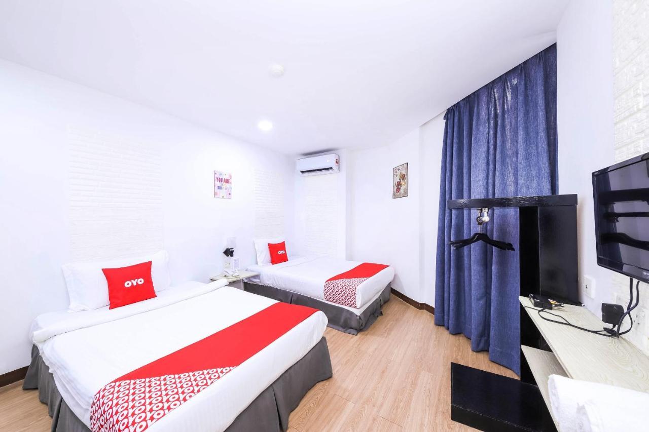 Oyo 43963 T Signature Hotel Petaling Jaya Bagian luar foto