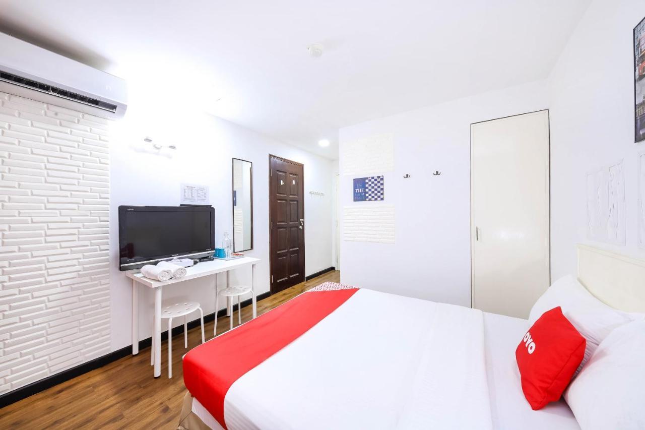 Oyo 43963 T Signature Hotel Petaling Jaya Bagian luar foto