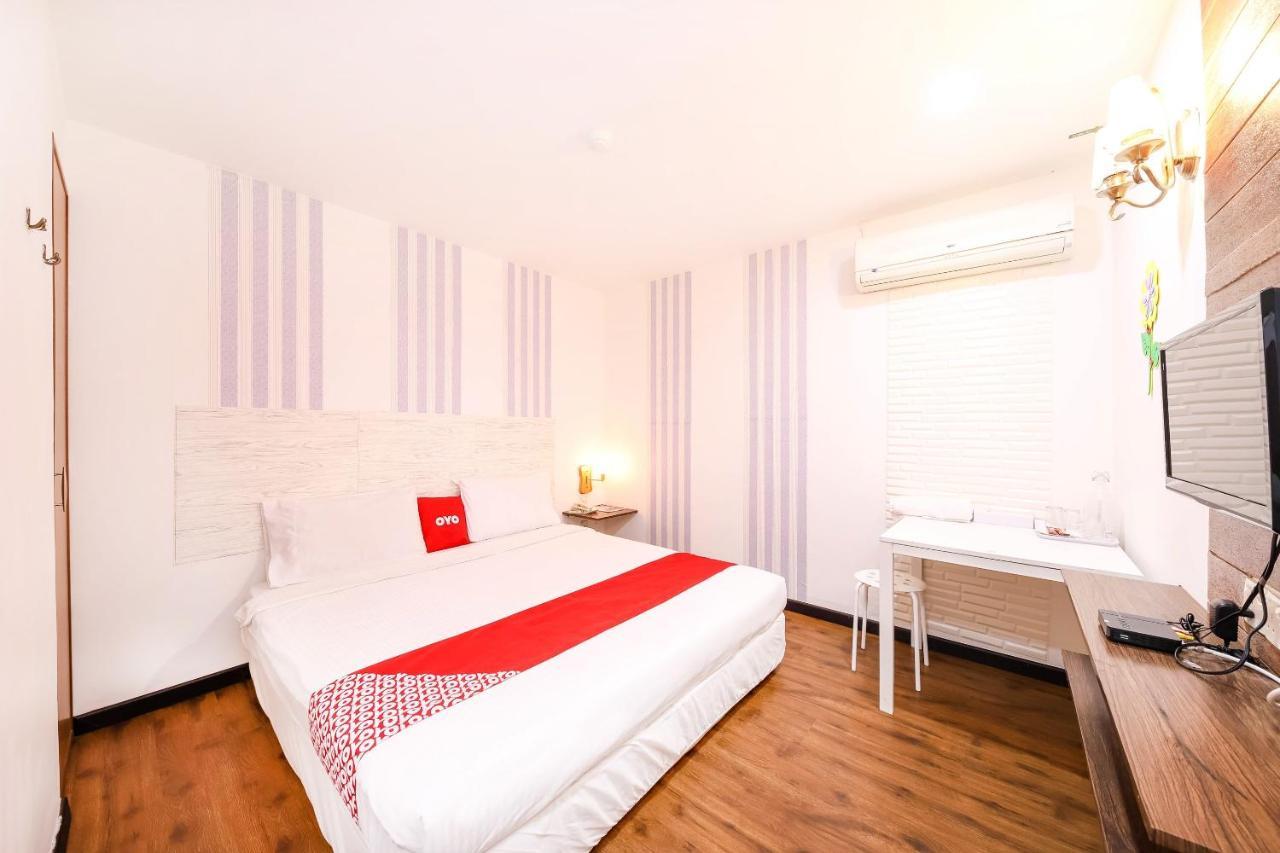 Oyo 43963 T Signature Hotel Petaling Jaya Bagian luar foto
