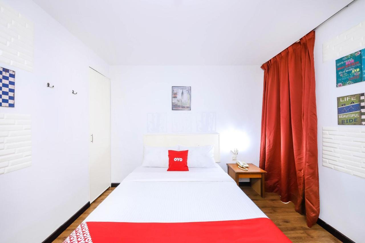 Oyo 43963 T Signature Hotel Petaling Jaya Bagian luar foto