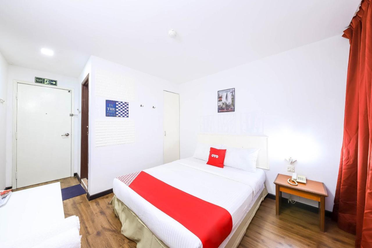 Oyo 43963 T Signature Hotel Petaling Jaya Bagian luar foto