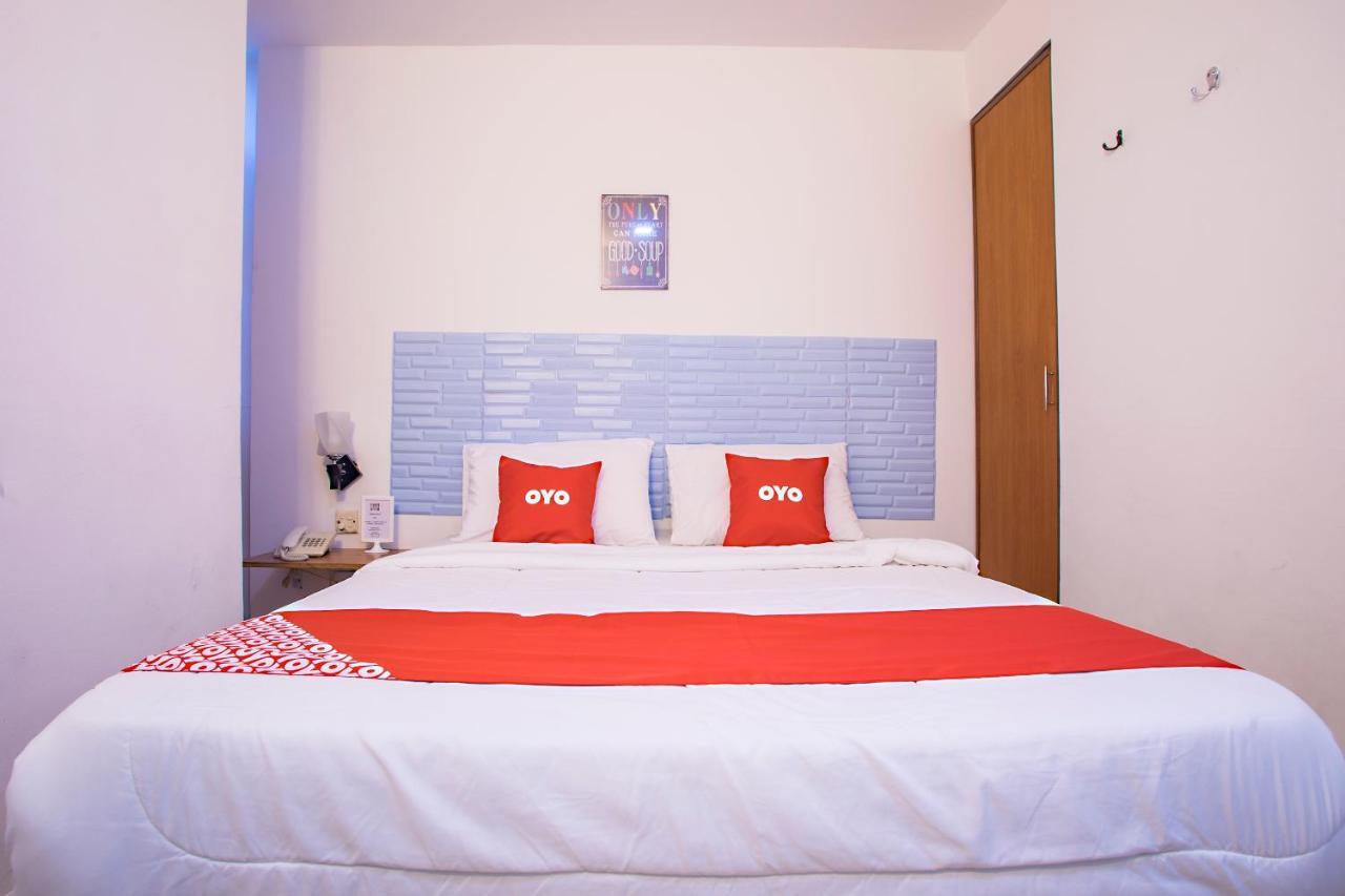 Oyo 43963 T Signature Hotel Petaling Jaya Bagian luar foto
