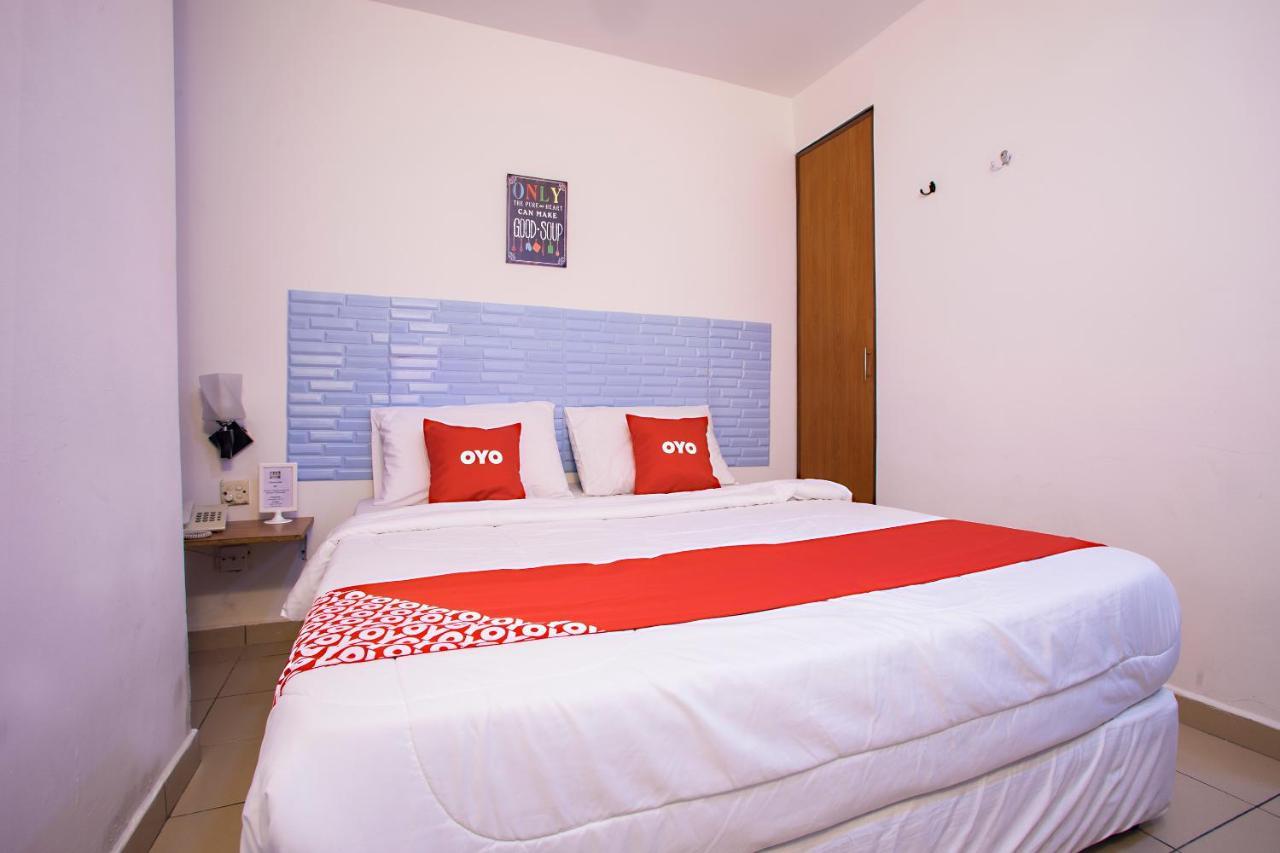Oyo 43963 T Signature Hotel Petaling Jaya Bagian luar foto