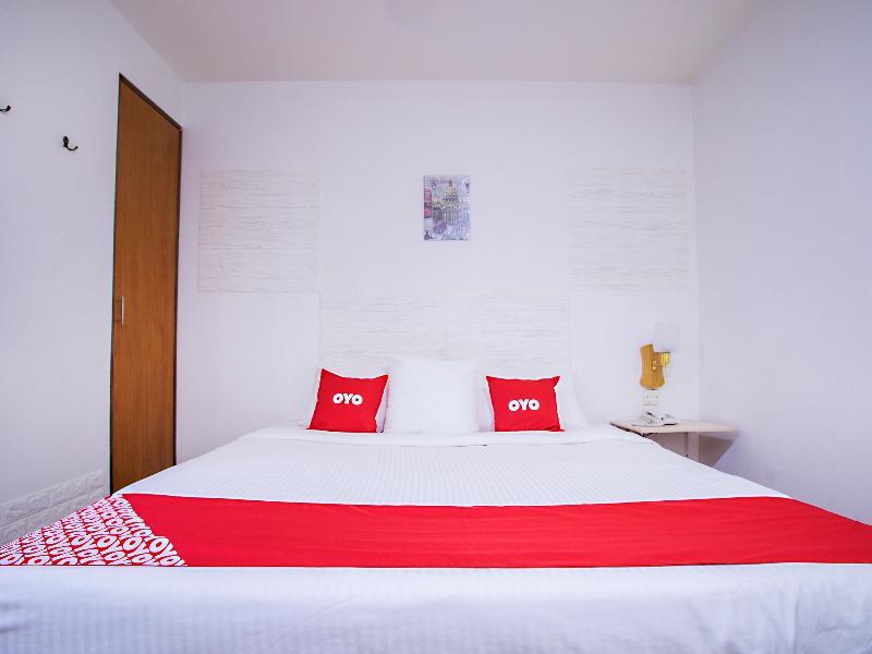 Oyo 43963 T Signature Hotel Petaling Jaya Bagian luar foto