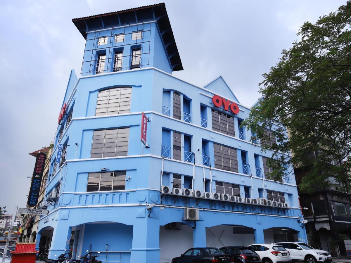 Oyo 43963 T Signature Hotel Petaling Jaya Bagian luar foto