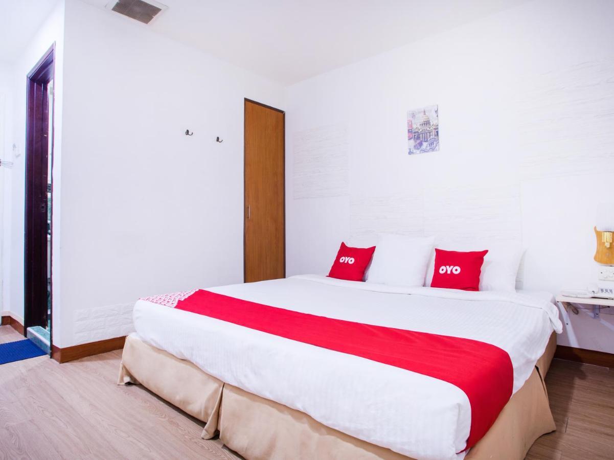 Oyo 43963 T Signature Hotel Petaling Jaya Bagian luar foto