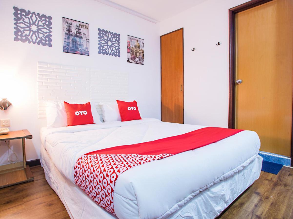 Oyo 43963 T Signature Hotel Petaling Jaya Bagian luar foto