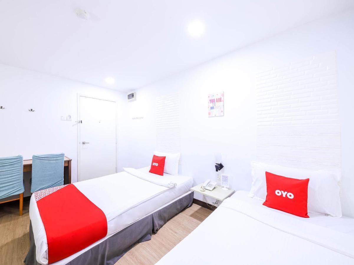 Oyo 43963 T Signature Hotel Petaling Jaya Bagian luar foto
