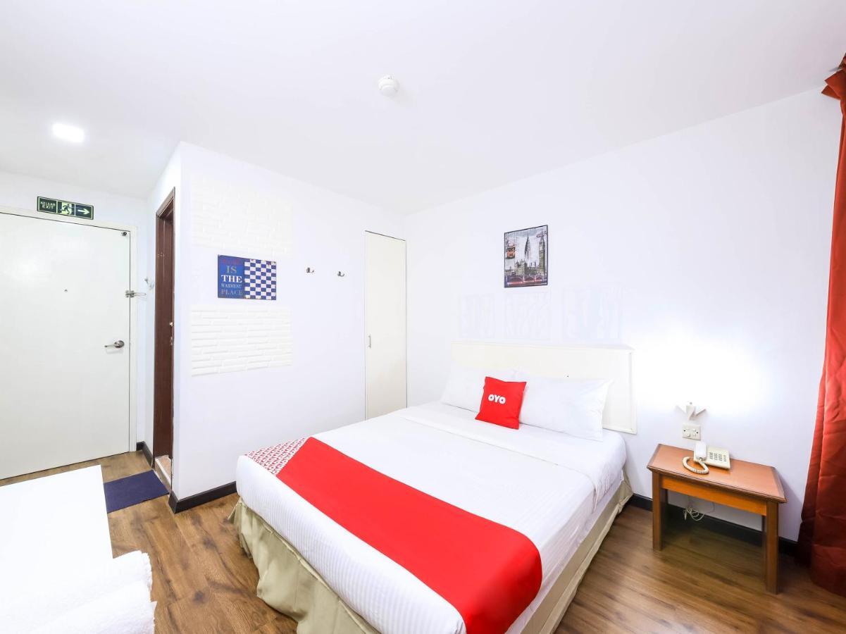 Oyo 43963 T Signature Hotel Petaling Jaya Bagian luar foto